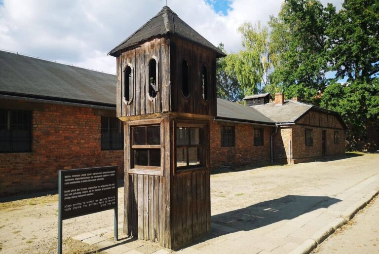 Read more about the article What to Wear When Visiting Auschwitz in Every Season