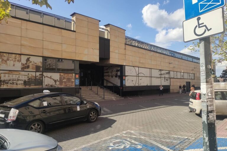Read more about the article How to Get from Krakow to Auschwitz by Bus